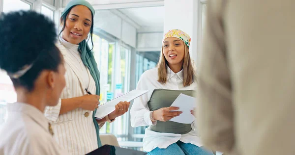 Business Women Teamwork Diversity Meeting Paper Documents Review Coaching Training — Stock Fotó