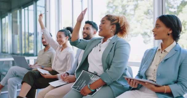 Interview Question Training Business Black Woman Raising Her Hand Answer — Vídeo de stock