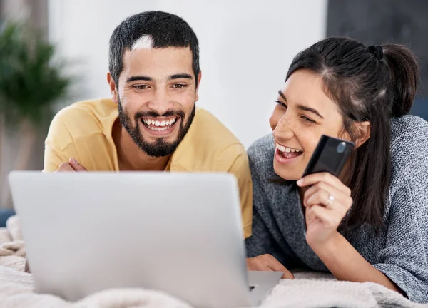 Financial Wellness Way Happiness Young Couple Using Laptop Credit Card — Stok fotoğraf