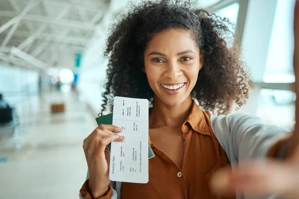 Travel Ticket Selfie Black Woman Airport Social Media Departure Vacation — Foto Stock