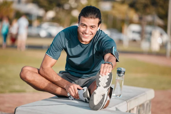 Fitness Portrait Man Doing Stretching Exercise Running Training Marathon Park — Stockfoto