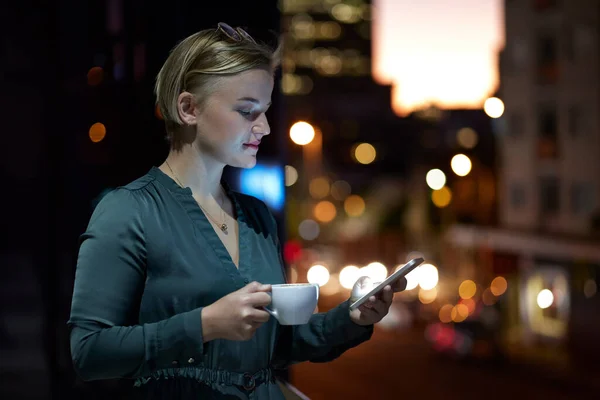 Night Woman Smartphone Connection Typing Social Media Online Reading Female — Stock fotografie