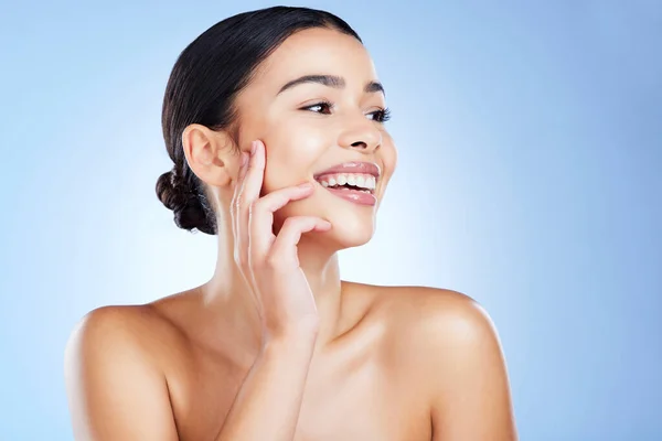 Skincare Woman Thinking Cosmetics Smile Confident Lady Blue Studio Background — Stockfoto