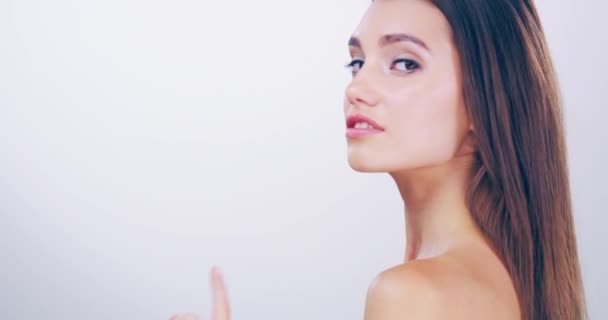 Beauty Hair Wink Face Woman Pointing Mockup Salon Deal Flirting — Stockvideo