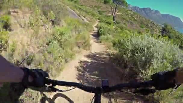 Bisiklet Ekstrem Sporlar Bisikletçiyle Dağda Adrenalin Bağımlısı Macera Zindelik Doğa — Stok video