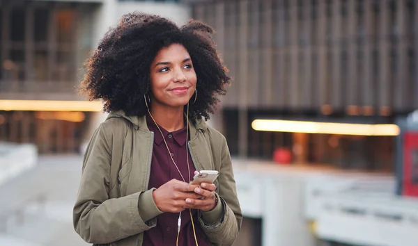Music Travel Phone Black Woman City Streaming Happy Social Media — Foto Stock