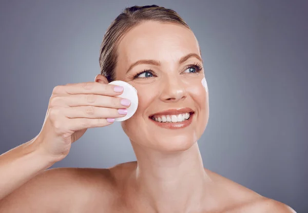 Cotton Swab Skincare Face Woman Gray Background Wellness Cosmetics Facial — Zdjęcie stockowe