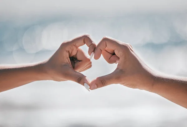 Руки Сердце Пара Любовью Миром Единством Знак Макете Пространстве Размытом — стоковое фото