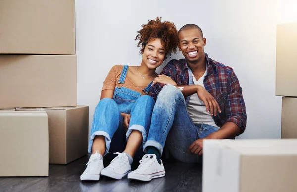 Theyve Always Wanted Own Place Attractive Young Couple Moving House — Foto Stock