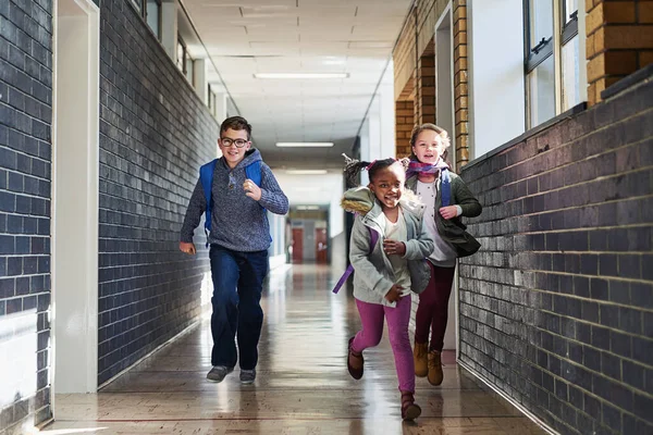 Schools Out Group Elementary School Kids Running Corridor School — Stock Photo, Image