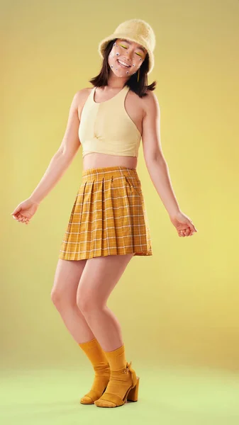 Dancing Asian Woman Retro Fashion Isolated Yellow Background Studio Happy — Stock Fotó