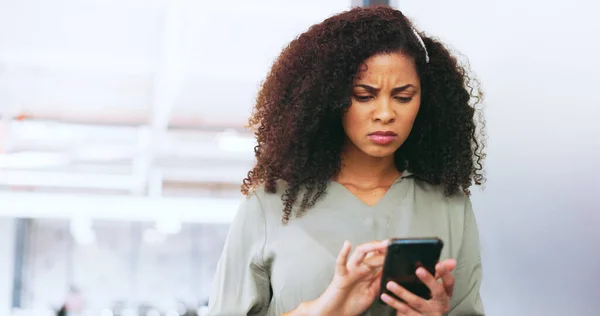 Sad Reading Communication Black Woman Mobile App Email Website Phone — Foto Stock