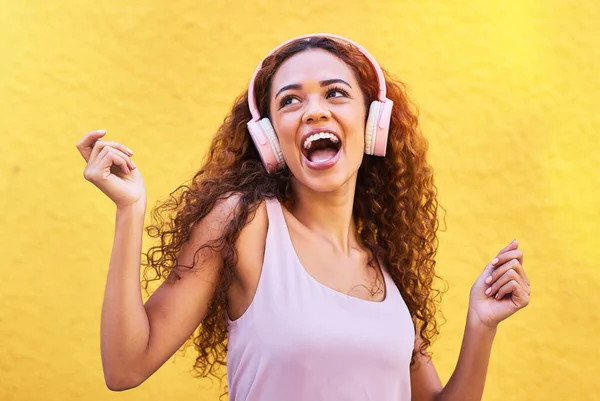 Music Idea Dance Black Woman Listening Radio Outdoor Yellow Wall — Stock Photo, Image