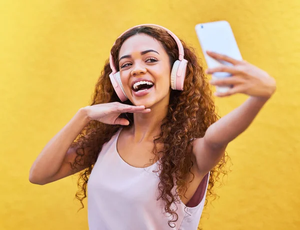 Music Happy Black Woman Headphones Selfie Yellow Wall Background Face — Stock Photo, Image