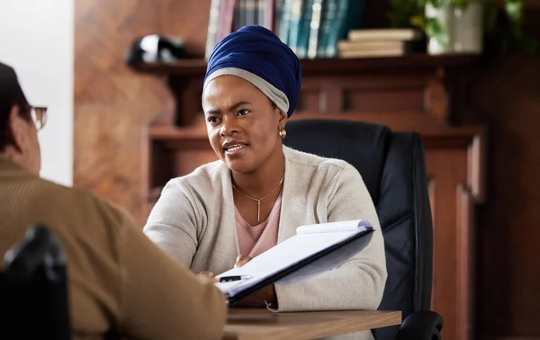 Consulting Signature Serious Legal Black Woman Senior Planning Documents Insurance — Stock Fotó