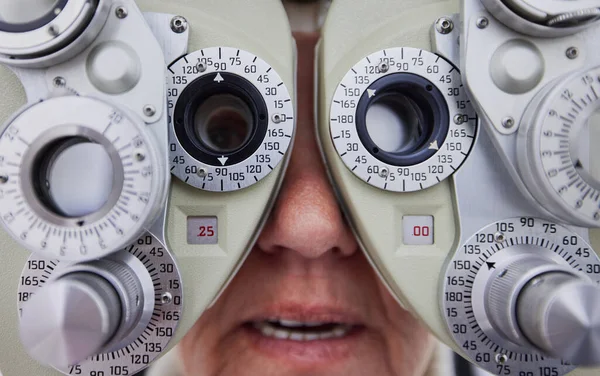 Оглядовий Іспит Зір Обличчя Жінки Оптиком Тестування Зору Оптичної Оцінки — стокове фото