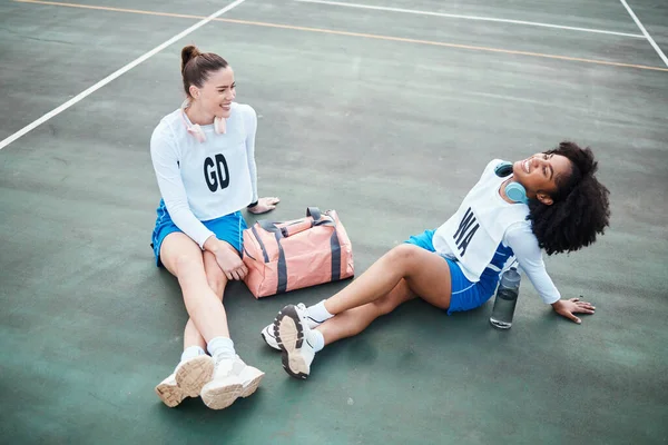 Netball Friends Women Talking Outdoor Match Training Exercise Court Happy — Stok fotoğraf