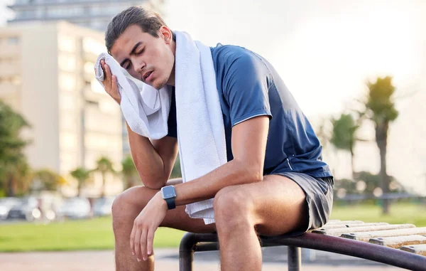 Fitness Exercise Tired Man Towel Park Bench Relax Rest Running — Stockfoto