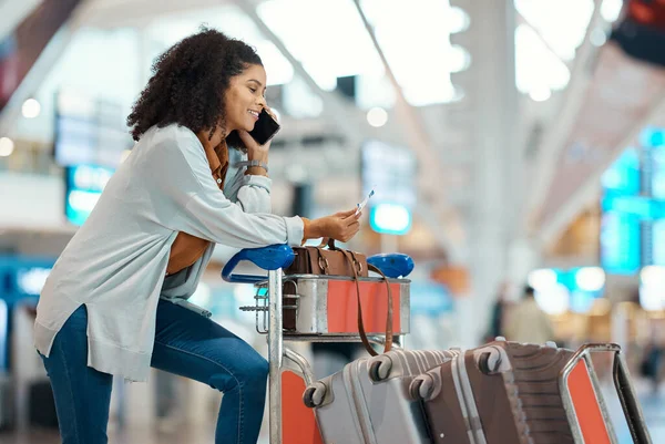 Phone Call Travel Black Woman Ticket Airport Vacation Holiday Luggage — Stock Photo, Image