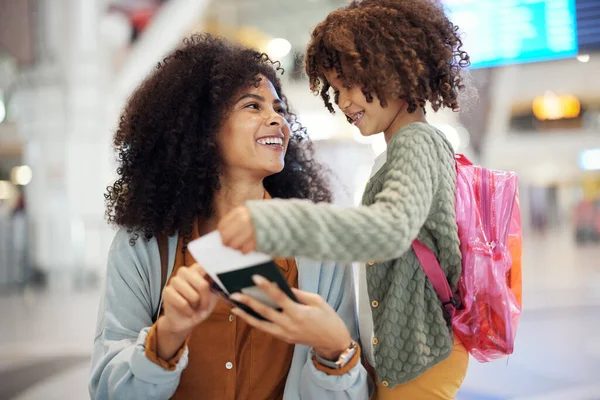 Travel Passport Woman Her Kid Airport Checking Boarding Pass Together — Foto Stock