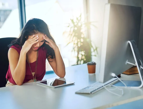 Just Cant Figure Out Problem Young Businesswoman Looking Stressed Out — Stock Photo, Image