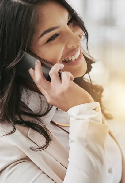 Zakelijke Vrouw Telefoongesprek Communicatie Met Glimlach Netwerken Telecom Met Professionele — Stockfoto