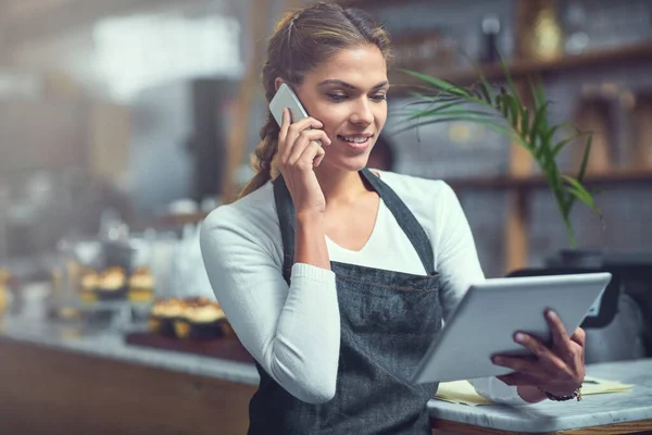 Maximizing Productivity Modern Technology Young Woman Using Phone Digital Tablet — Stock Photo, Image