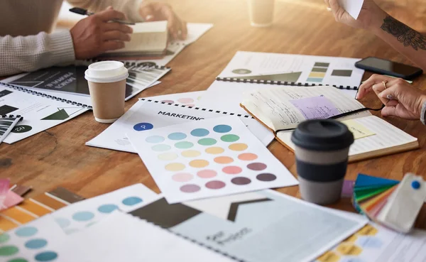 Creativo Manos Paleta Colores Mesa Para Planificación Reunión Lluvia Ideas —  Fotos de Stock