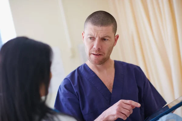 Sonuçları Gördün Hastanede Çalışan Bir Doktor — Stok fotoğraf