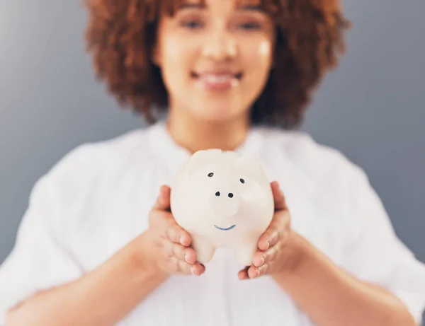 Finanças Banco Piggy Mulher Negra Com Orçamento Poupança Crescimento Dos — Fotografia de Stock