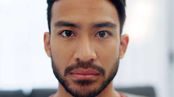 Homem Ansiedade Olhos Retratam Com Rosto Pensante Para Sérias Dúvidas — Fotografia de Stock