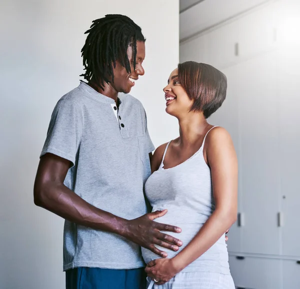 Disparo Joven Tocando Vientre Esposa Embarazada —  Fotos de Stock