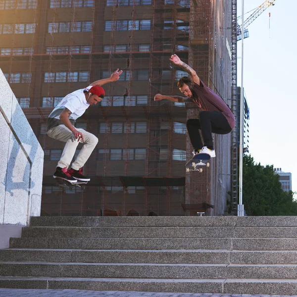 때까지는 언제나 불가능해 보인다 도시에서 스케이트를 젊은이 — 스톡 사진