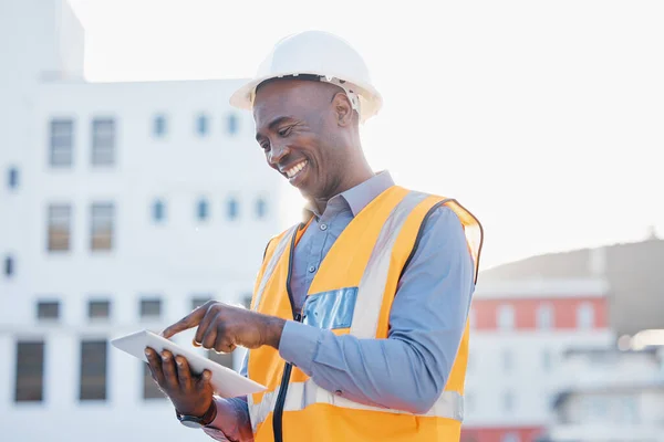 Engenharia Tablet Busca Com Homem Negro Cidade Para Construção Construção — Fotografia de Stock