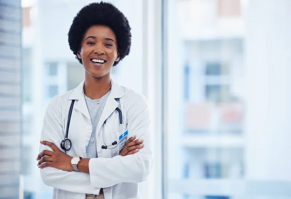 Sağlık Uzmanlık Profesyonellik Için Doktor Portresi Ile Gülümse Mutlu Siyahi — Stok fotoğraf