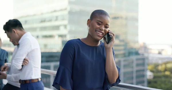 Rozmowa Telefoniczna Komunikacja Czarna Kobieta Spotkaniu Telefonem Networkingu Dyskusji Planowania — Zdjęcie stockowe