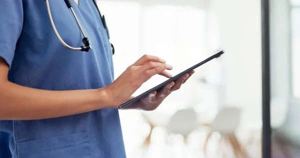 Cyfrowa Tabletka Opieka Zdrowotna Lekarz Prowadzący Badania Szpitalu Przed Konsultacją — Zdjęcie stockowe