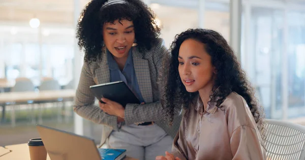 Creative Business Woman Laptop High Five Teamwork Strategy Idea Together — Φωτογραφία Αρχείου
