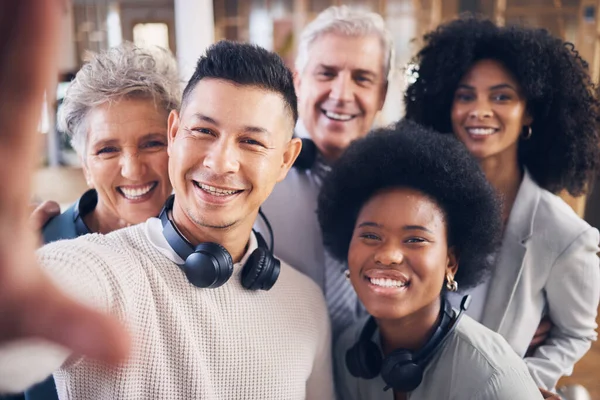 Callcenter Männer Und Frauen Freunden Selfie Mit Lächeln Vielfalt Und — Stockfoto