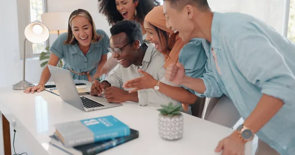 Winner Teamwork Business People Laptop Celebration Stock Trading Bonus Profit — ストック写真