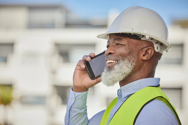 Homem Negro Arquiteto Telefone Para Construção Cidade Edifício Conversa Discussão — Fotografia de Stock