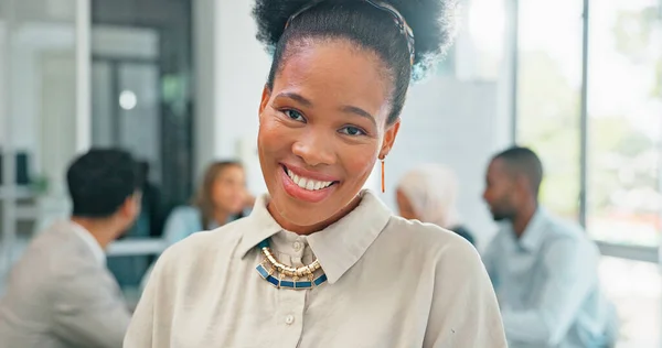 Portret Zakelijke Zwarte Vrouw Schrijven Boek Dagboek Bedrijfsagenda Gelukkige Vrouwelijke — Stockfoto