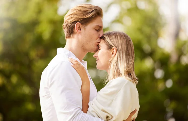 Namoro Amor Beijo Testa Casal Parque Para Feliz Tempo Qualidade — Fotografia de Stock