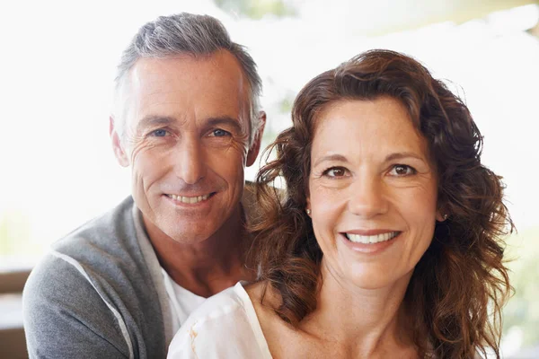 Lykkelig Modent Par Som Tilbringer Tid Sammen – stockfoto