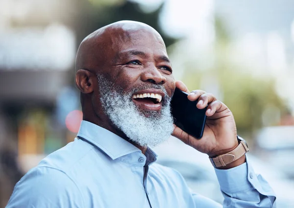 Деловой Телефонный Звонок Черный Мужчина Смех Городе Разговора Мобильные Сети — стоковое фото