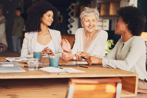 Zakelijke Vrouwen Café Meeting Voor Strategie Voorstel Samenwerking Met Diversiteit — Stockfoto