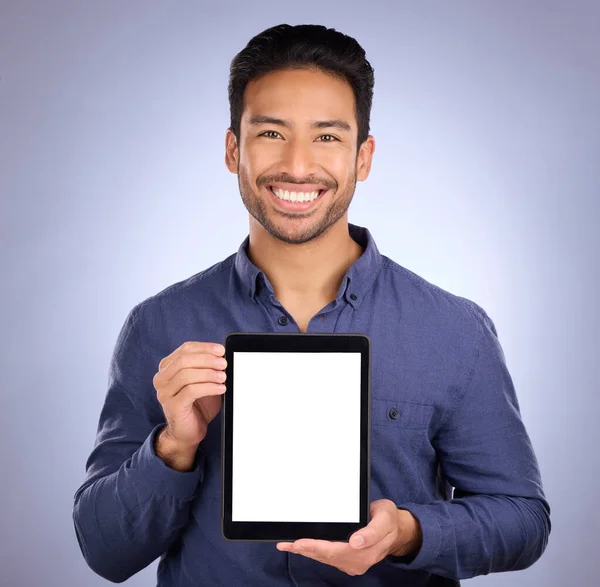Azjata Biznesowy Tablet Uśmiech Makietą Media Społecznościowe Aplikację Reklamową Lub — Zdjęcie stockowe