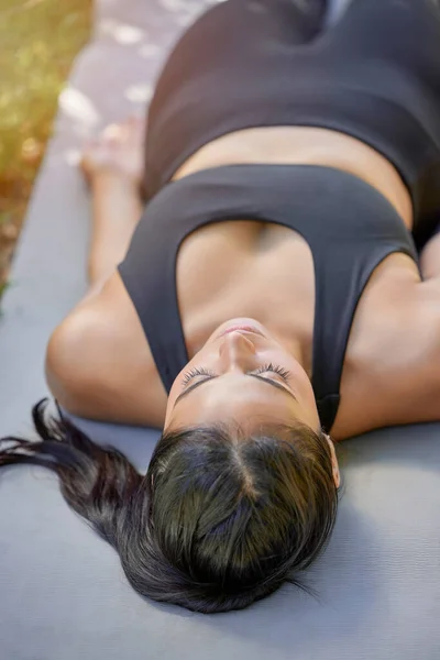 Dormir Fitness Femme Faisant Yoga Dans Nature Pour Bien Être — Photo