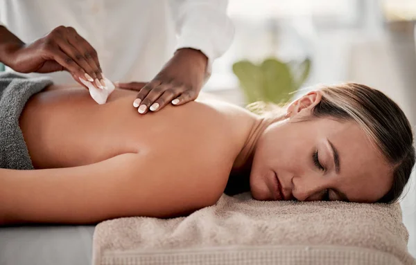 Spa Huidverzorging Massage Voor Vrouwen Met Gua Sha Product Voor — Stockfoto