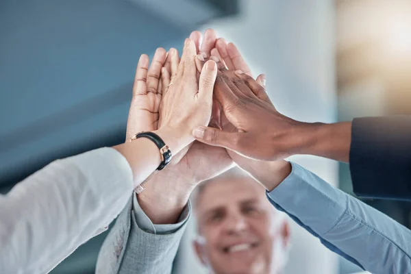 Zakenmensen Handen High Five Eenheid Partnerschap Samenwerking Voor Teamwork Overeenkomst — Stockfoto